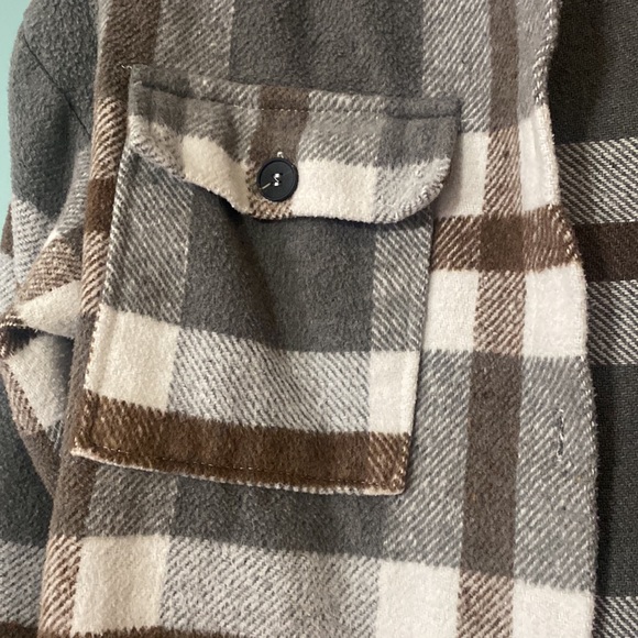 Women’s flannel shacket - Picture 2 of 2